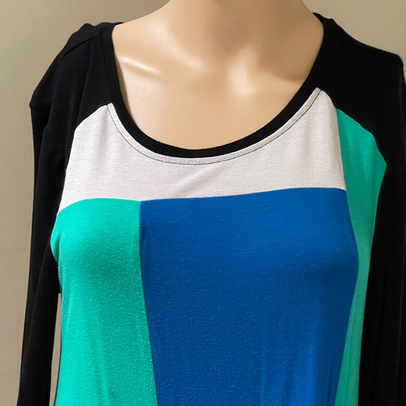 2 For $22 Tunic Tops Sizes: S -M - Picture 8 of 13